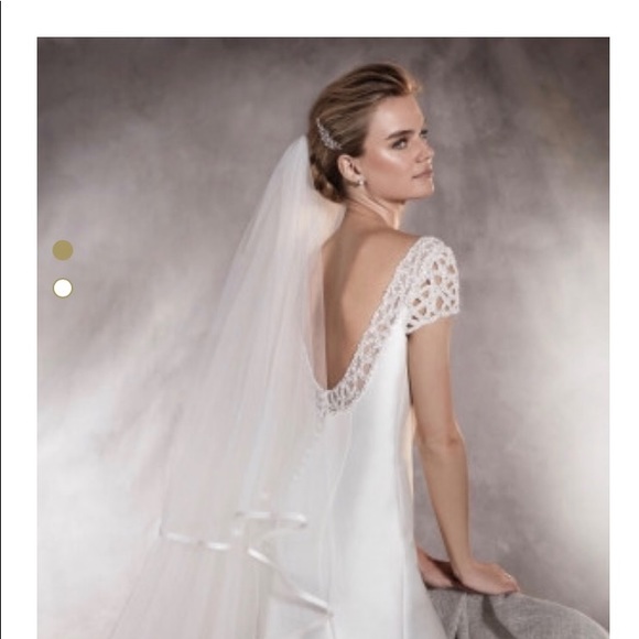 Pronovias Cathedral Length Veil #V_3355 - Picture 5 of 7